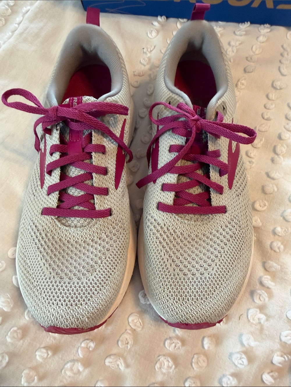 Brooks Revel 5 women’s athletic shoes, magenta, gray, and white sz 9 - Picture 3 of 10